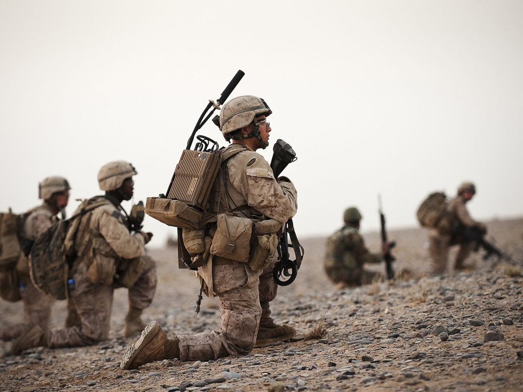 Солдаты идут в наступление