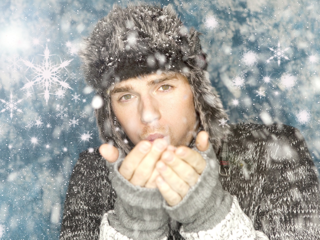 Парень в зимней одежде