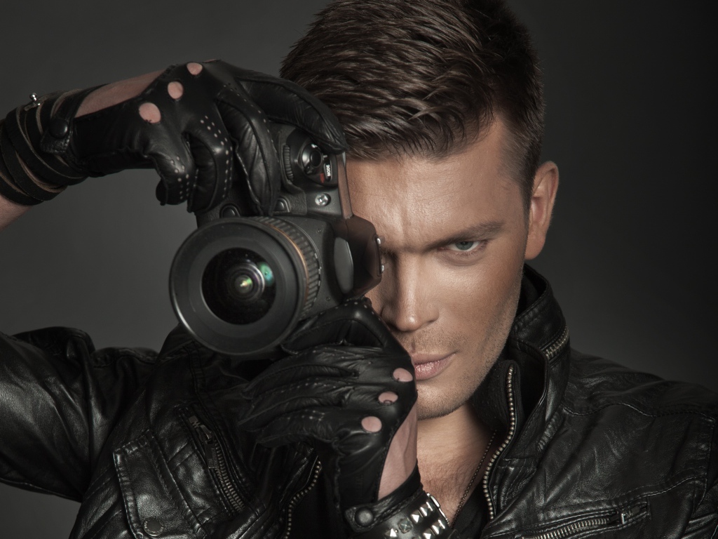 Парень с фотокамерой