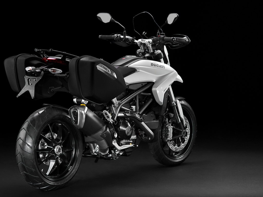 Красивый мотоцикл Ducati Hyperstrada
