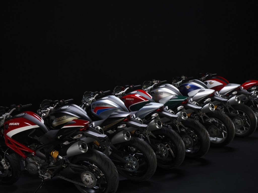 Красивый мотоцикл Ducati Monster Diesel