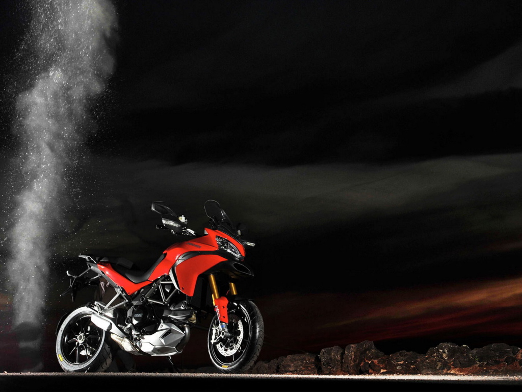 Красивый мотоцикл Ducati Multistrada 1200