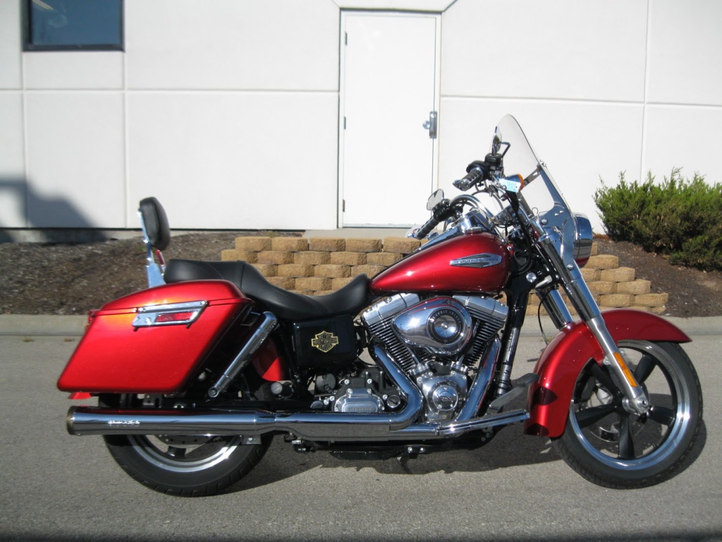 Красивый мотоцикл Harley-Davidson Dyna Switchback