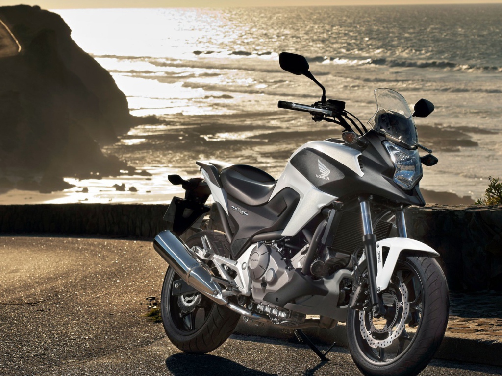 Красивый мотоцикл Honda NC 700 X