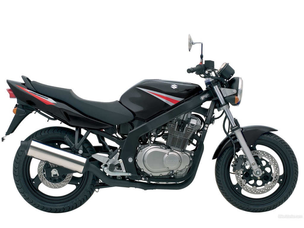 Красивый мотоцикл Suzuki  GS 500