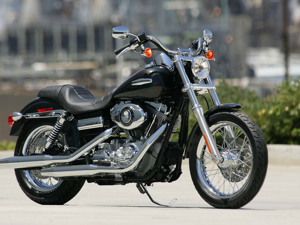 Красивый мотоцикл в москве Harley-Davidson Dyna Super Glide Custom