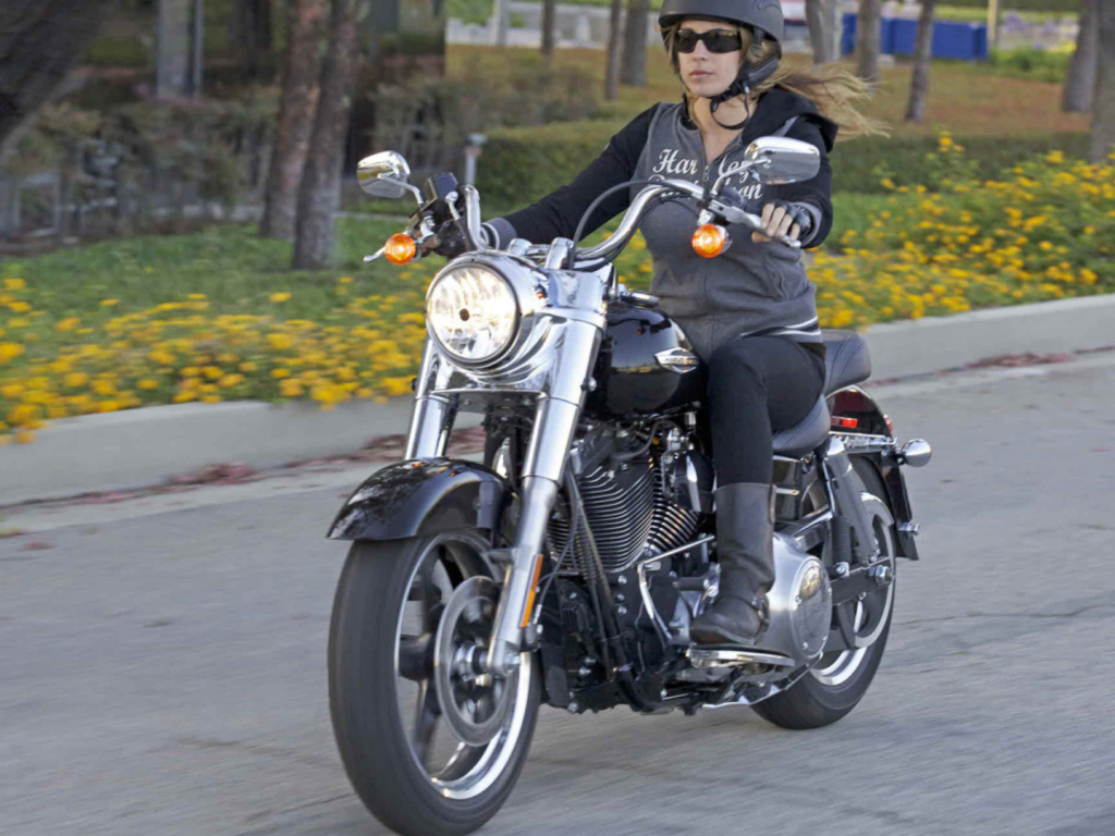 Красивый мотоцикл в москве Harley-Davidson Dyna Switchback