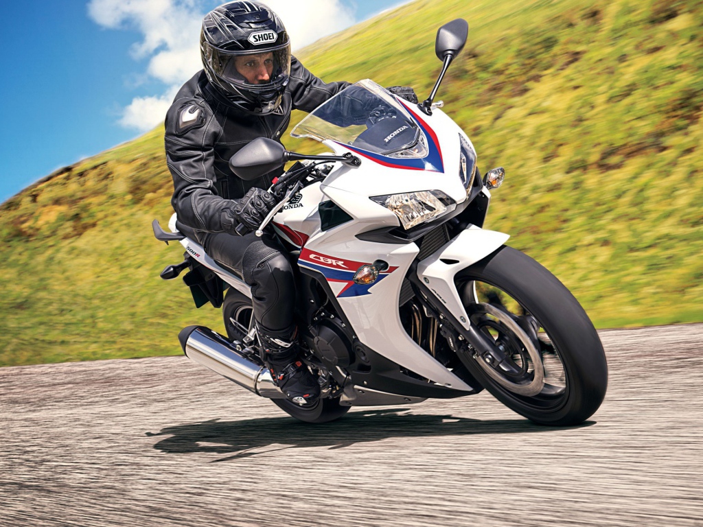 Красивый мотоцикл в москве Honda CBR 500 R