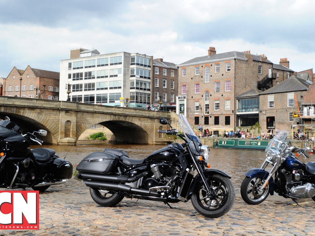 Красивый мотоцикл в москве Suzuki  Intruder C1500T