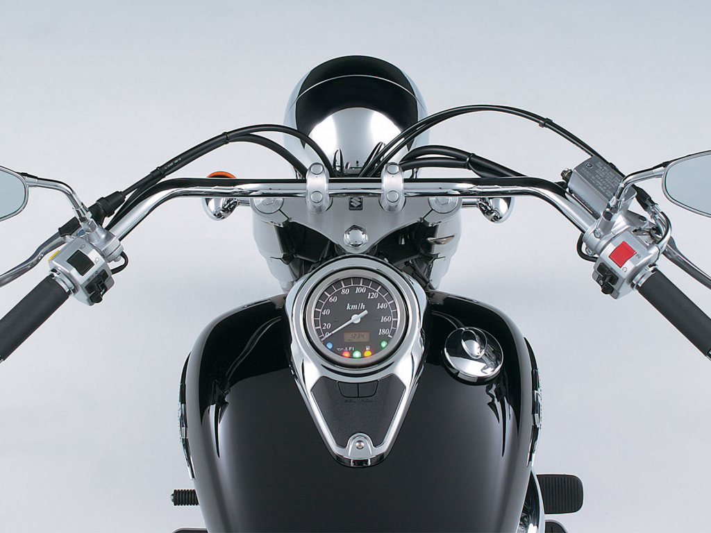 Красивый мотоцикл в москве Suzuki  Intruder C800C