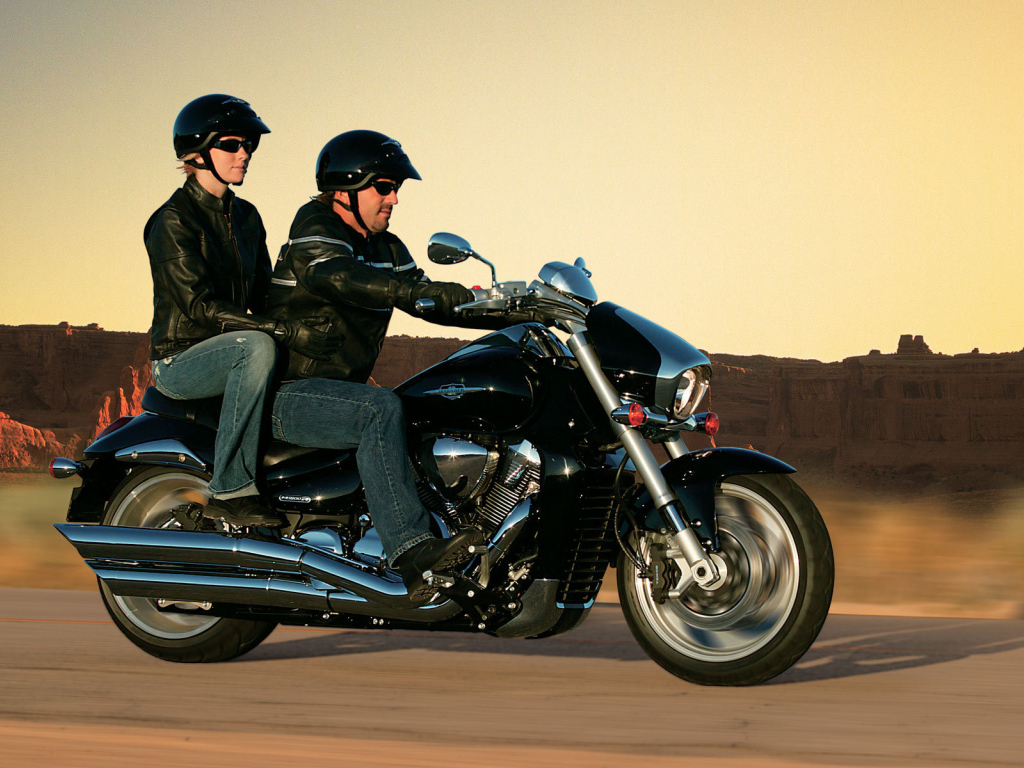 Красивый мотоцикл в москве Suzuki  Intruder M1800 R