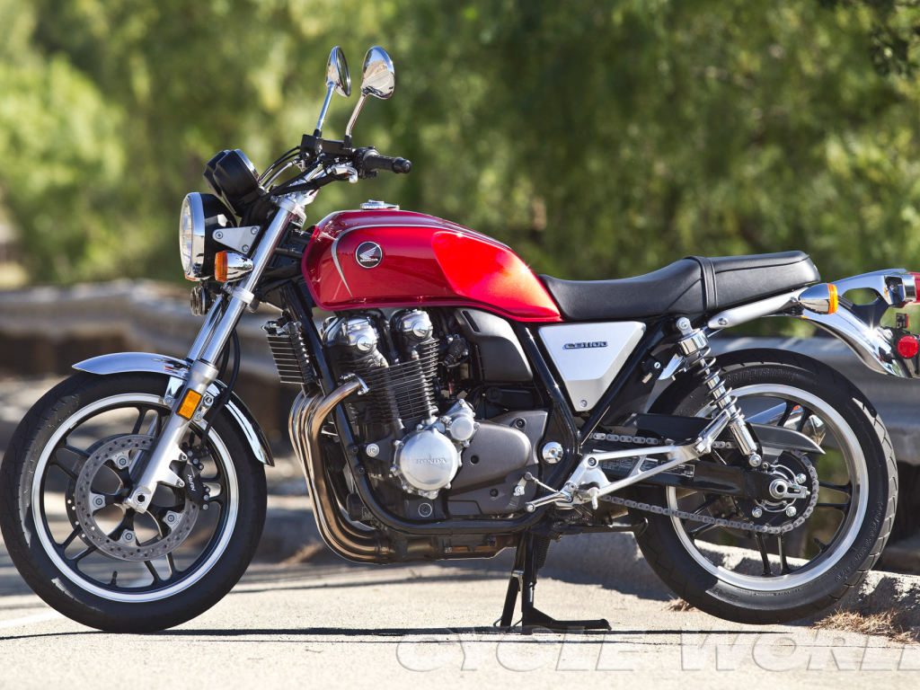 Быстрый мотоцикл Honda CB 1100