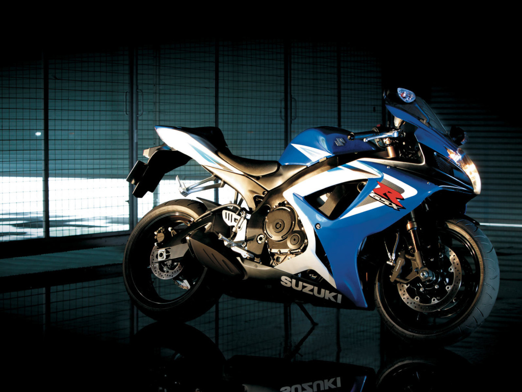 Быстрый мотоцикл Suzuki GSX-R 600