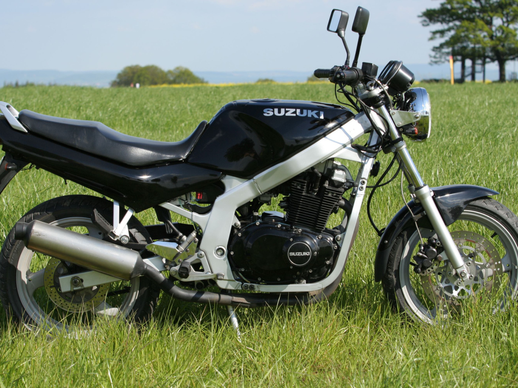 Быстрый мотоцикл Suzuki  GS 500
