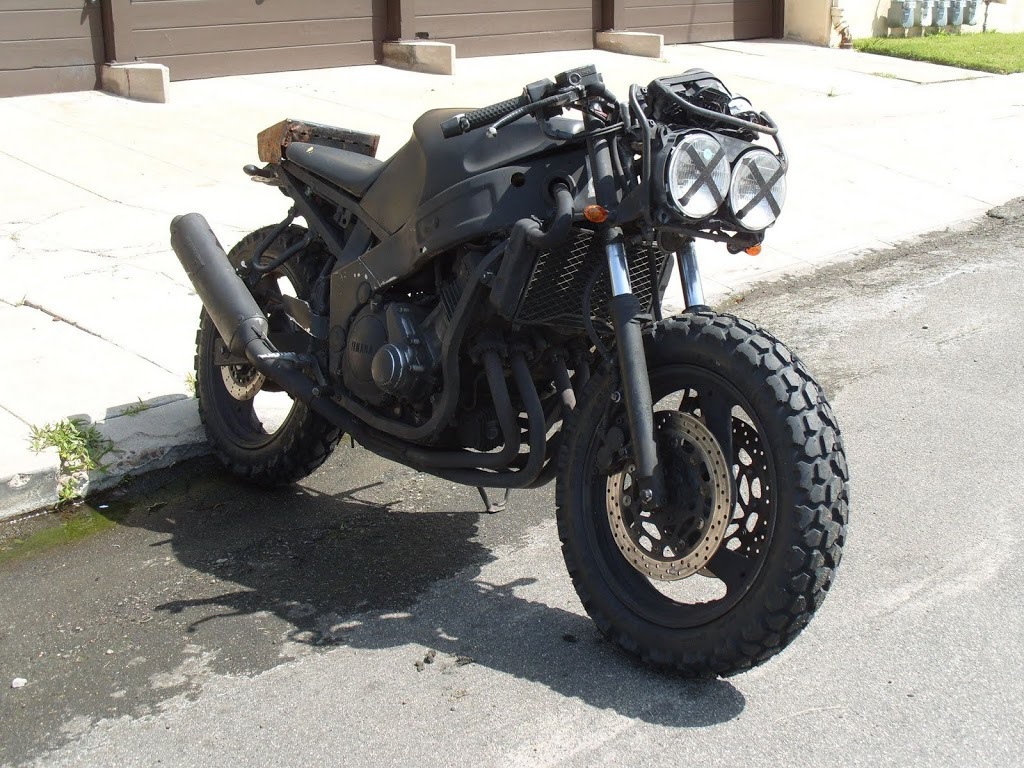 Быстрый мотоцикл Suzuki RV 125