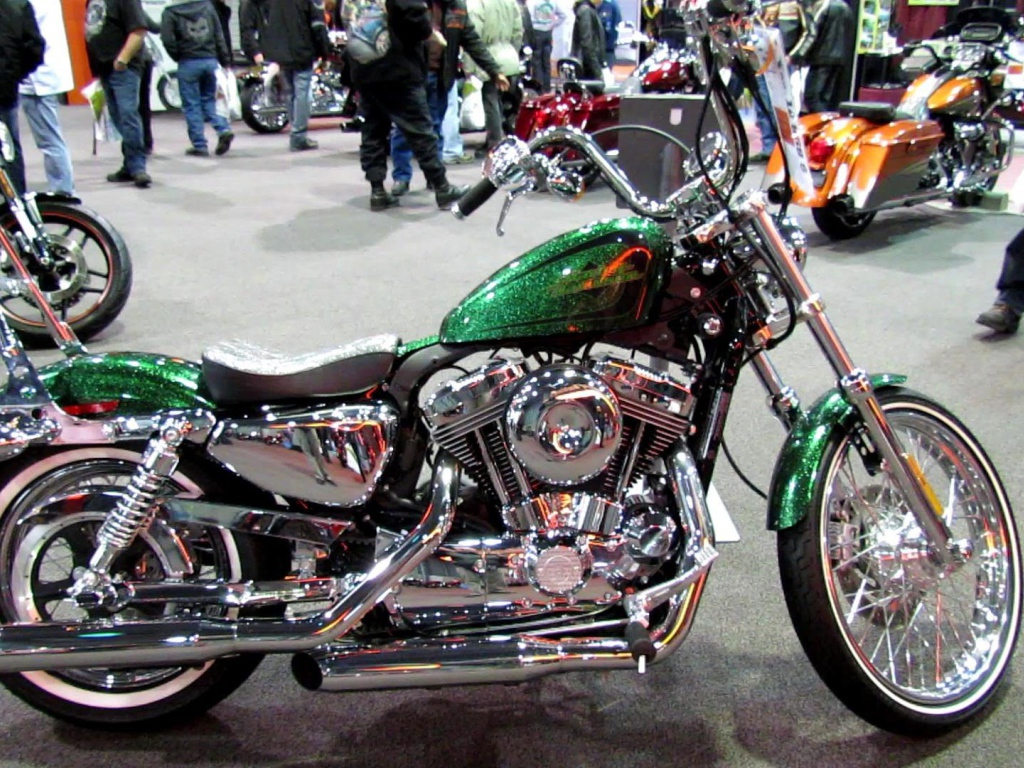 Невероятно быстрый мотоцикл Harley-Davidson XL 1200V Sportster Seventy-Two