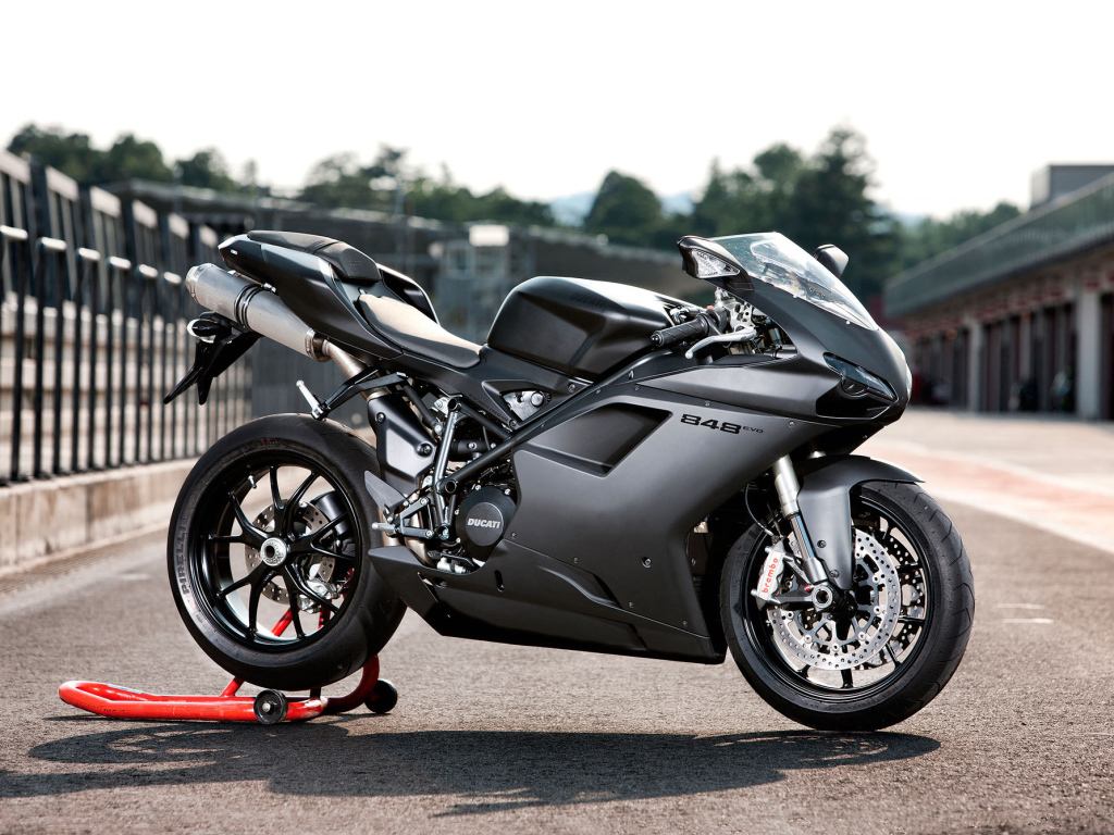 Новый мотоцикл Ducati Superbike 848 Evo