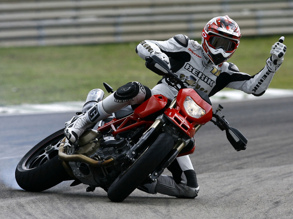 Новый надежный мотоцикл Ducati Hypermotard