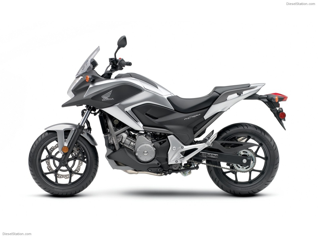 Новый надежный мотоцикл Honda NC 700 X