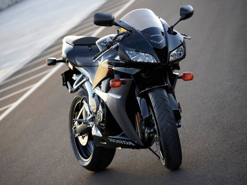 Популярный мотоцикл Honda CBR 600 RR