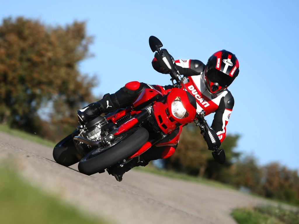 Популярный мотоцикл Ducati Hypermotard SP