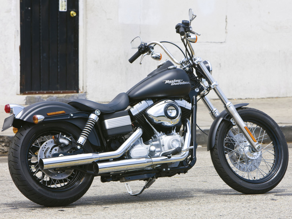 Популярный мотоцикл Harley-Davidson Dyna Street Bob
