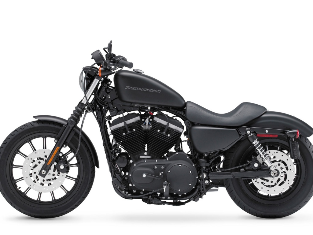 Популярный мотоцикл Harley-Davidson XL 883N Sportster Iron