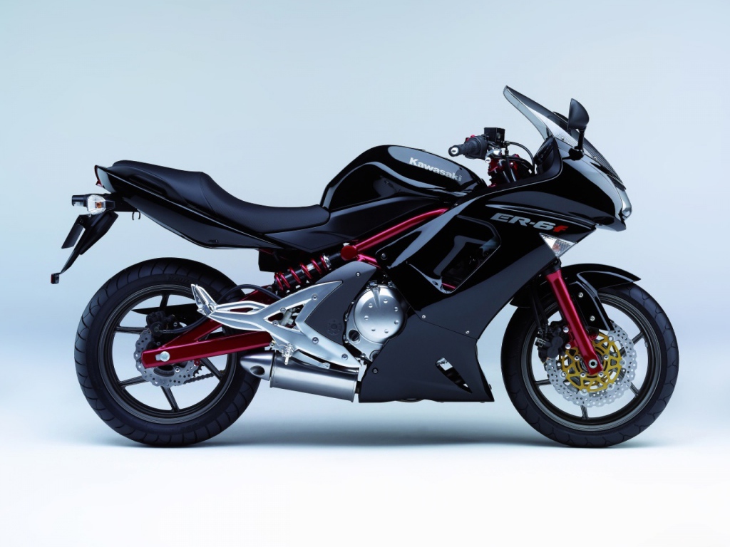 Надежный мотоцикл Kawasaki ER-6f