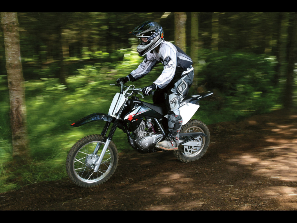 Надежный мотоцикл Suzuki DR-Z 125