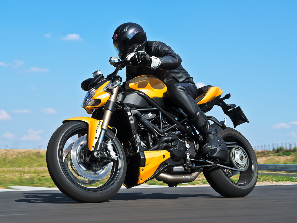 Надежный мотоцикл Ducati Streetfighter 848