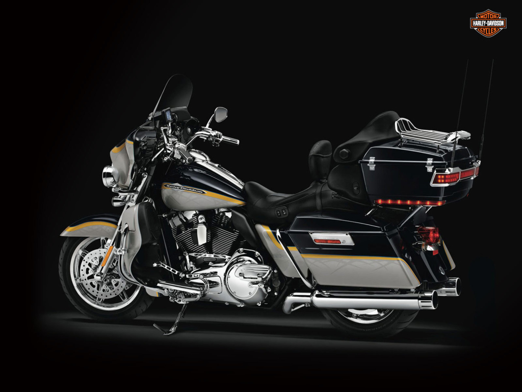 Тест-драйв мотоцикла Harley-Davidson CVO Electra Glide Ultra Classic