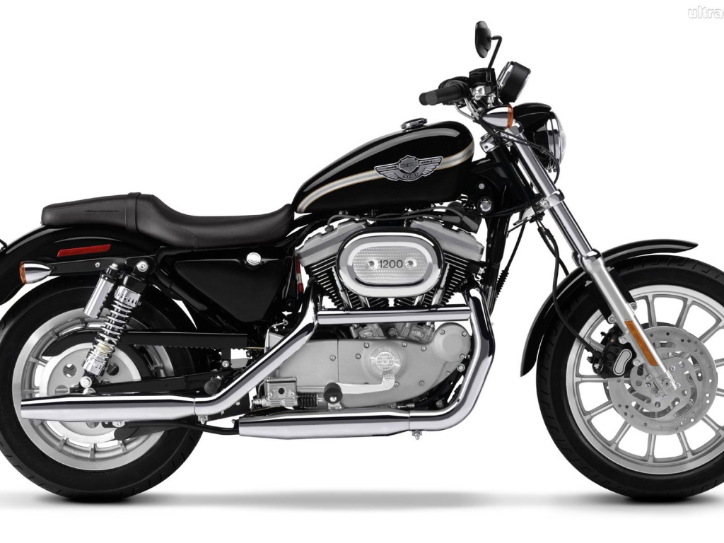 Тест-драйв мотоцикла Harley-Davidson XL 883R Sportster Roadster