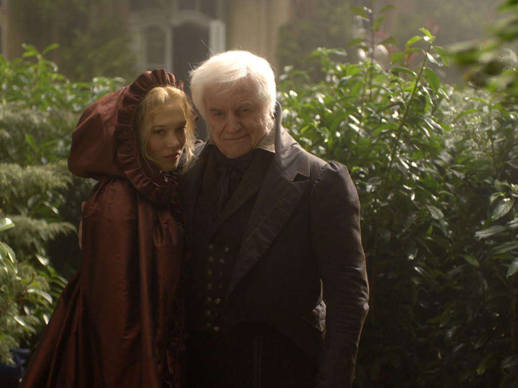 Красавица и чудовище в саду