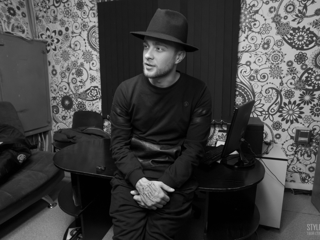 Егор Крид в шляпе