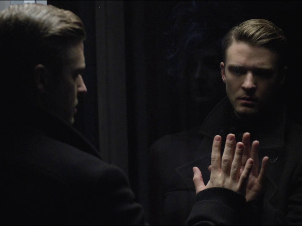 Justin Timberlake in a clip Mirrors