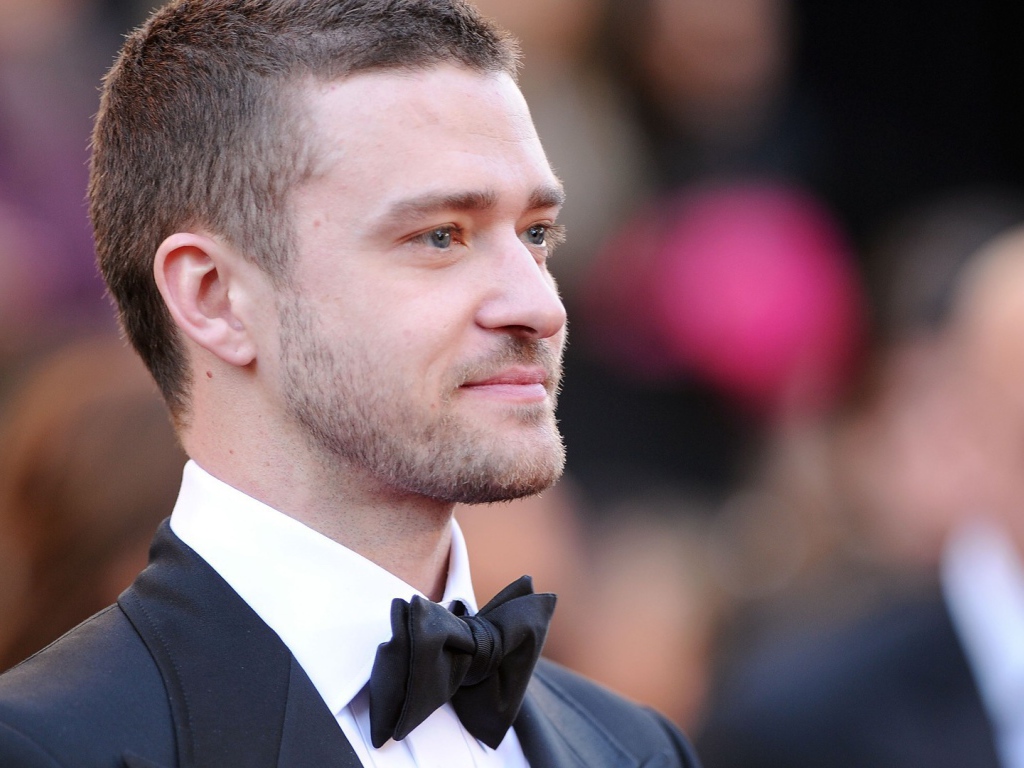 Джастин Тимберлейк в костюме с бабочкой