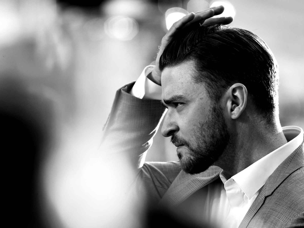 Justin Timberlake straightens his hair
