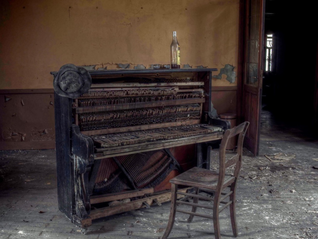 Kомната злоупотребляющего пианиста