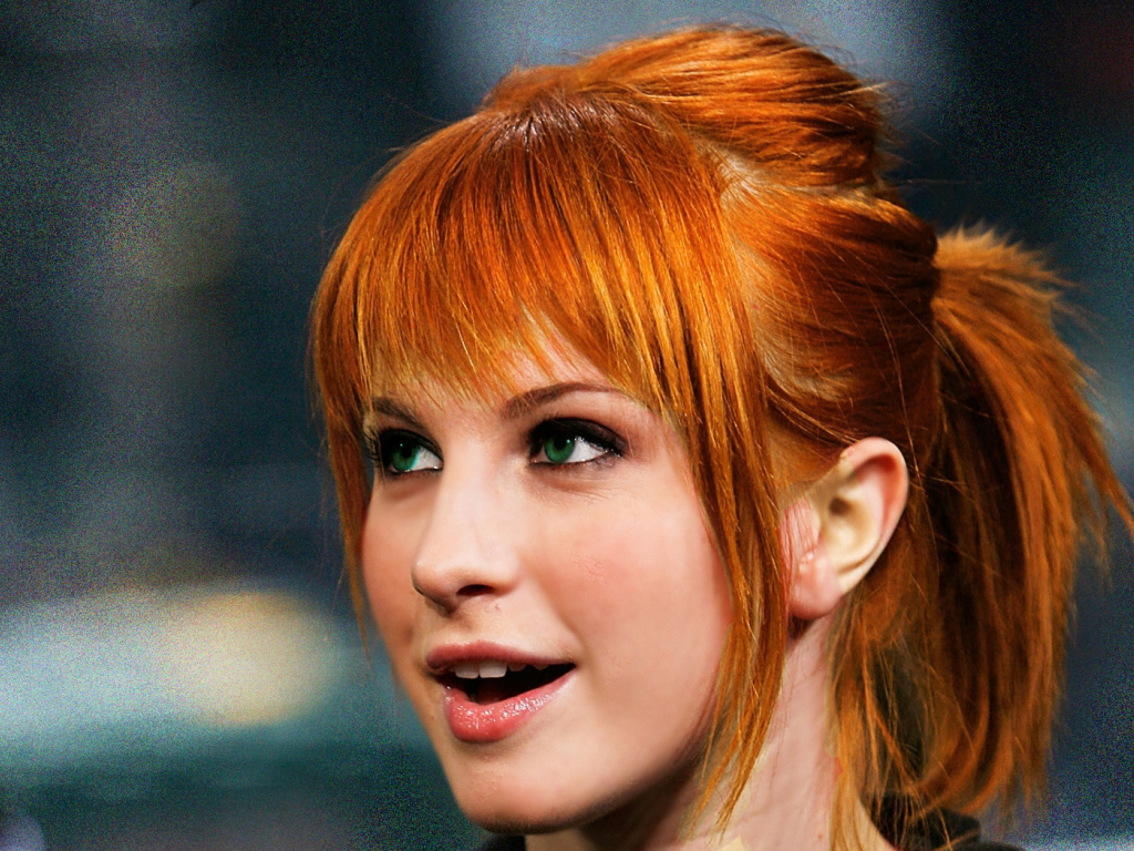 Певица Хэйли