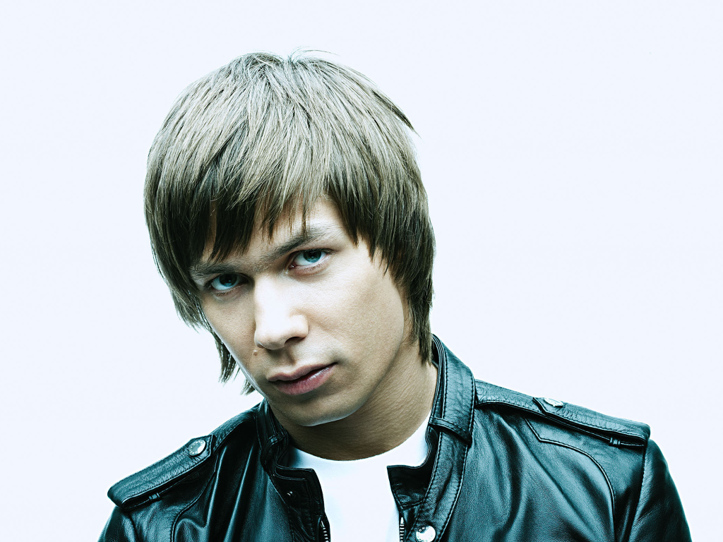 Стас Пьеха в кожаной куртке