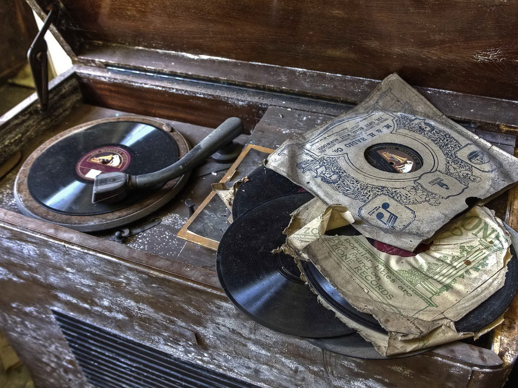 Старинный граммофон