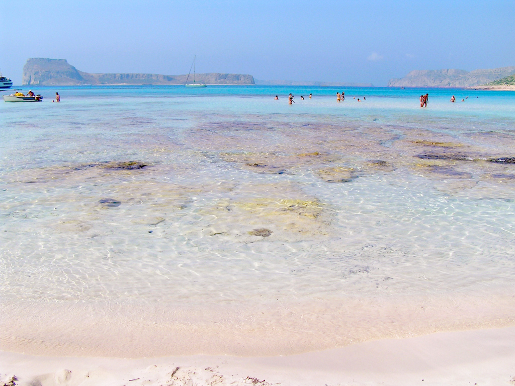 Розовый пляж на Крите