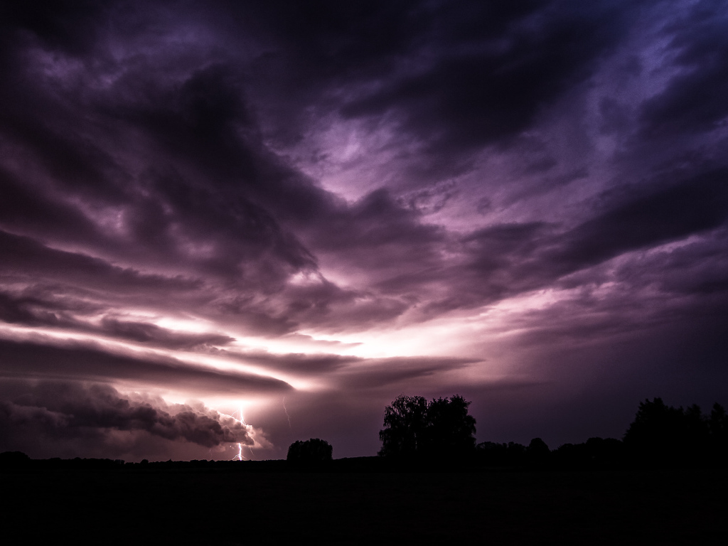Вечер с грозовыми тучами