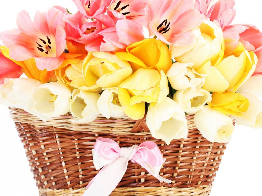Корзина красивых цветов