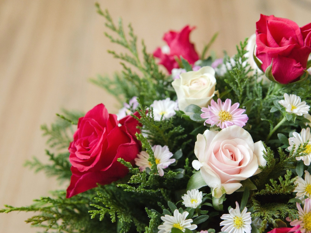 Цветы хризантема и роза