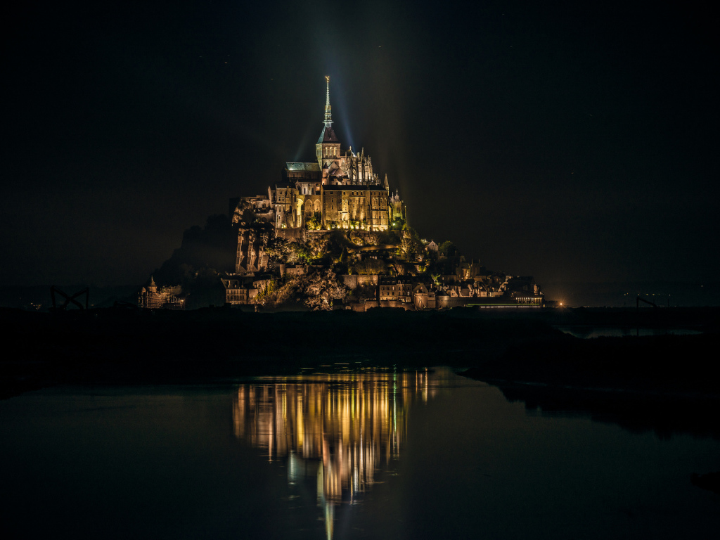 Замок на острове