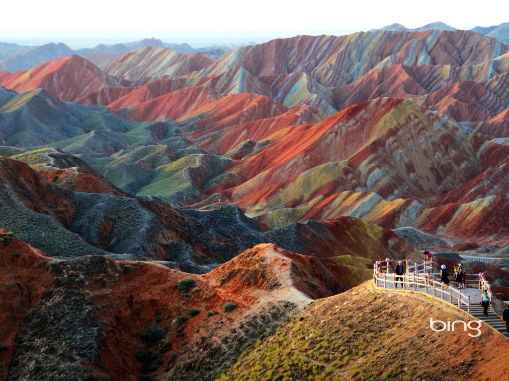 Разноцветные горы Китая