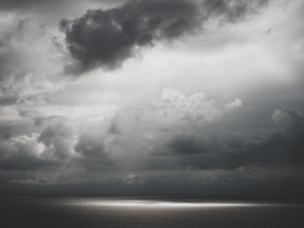 Грустное, серое небо