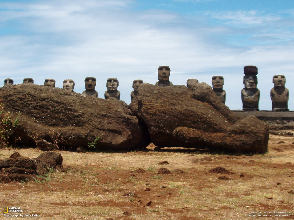 Каменные статуи
