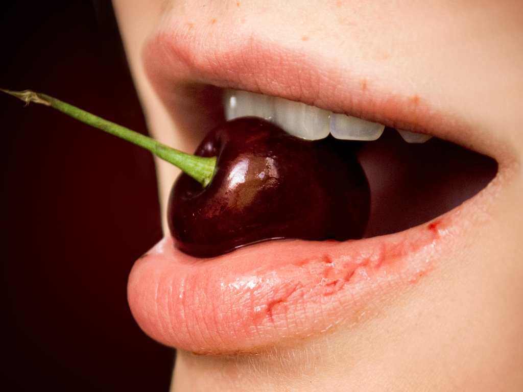 Вишня во рту